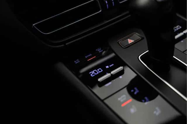 Porsche Macan (2022) thumbnail 50