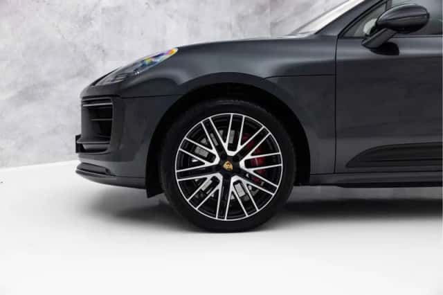 Porsche Macan (2022) thumbnail 8