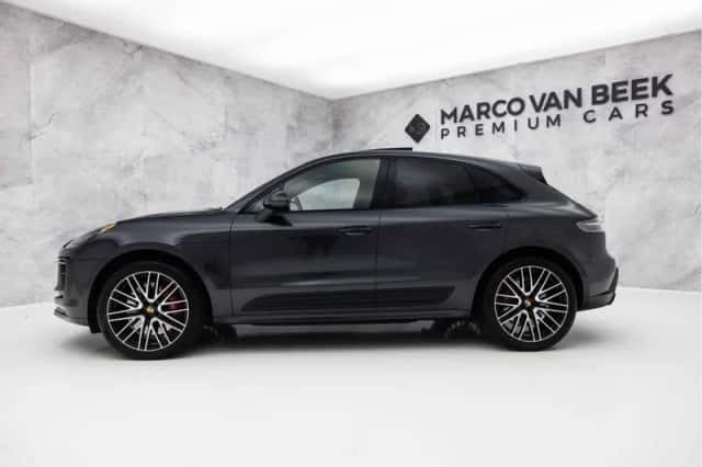 Porsche Macan (2022) thumbnail 9