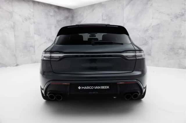 Porsche Macan (2022) thumbnail 10