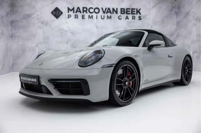 Porsche 911 (2022) thumbnail 1