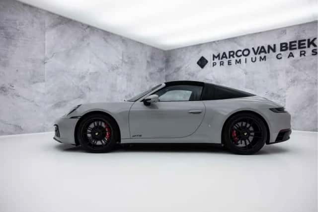 Porsche 911 (2022) thumbnail 12