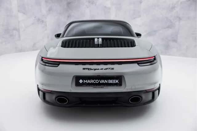 Porsche 911 (2022) thumbnail 15