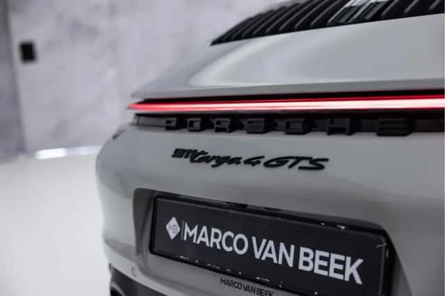 Porsche 911 (2022) thumbnail 16