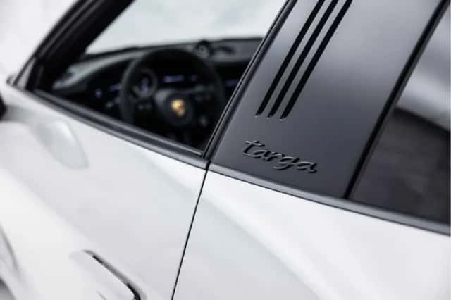 Porsche 911 (2022) thumbnail 17
