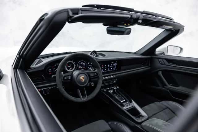 Porsche 911 (2022) thumbnail 18