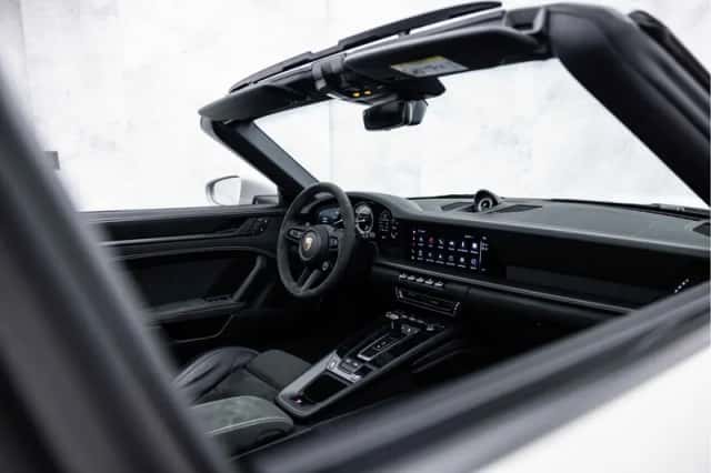 Porsche 911 (2022) thumbnail 22
