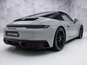 Porsche 911 (2022) thumbnail 4
