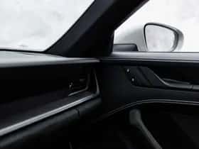 Porsche 911 (2022) thumbnail 55