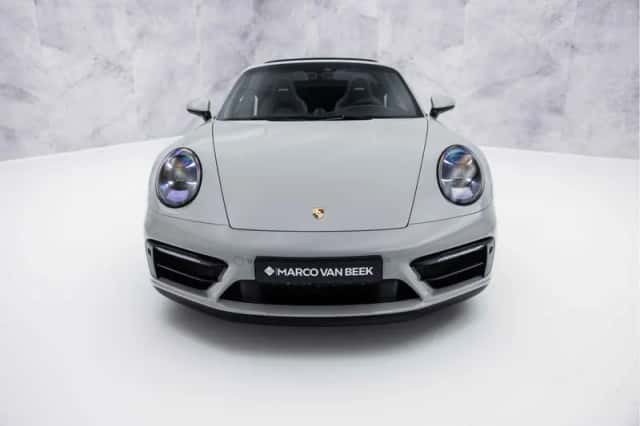 Porsche 911 (2022) thumbnail 8