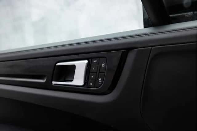 Porsche Cayenne (2019) thumbnail 25