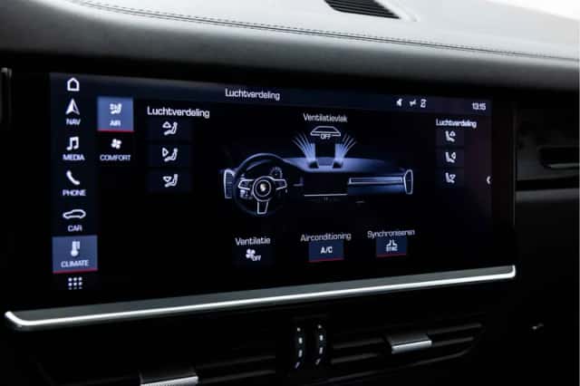 Porsche Cayenne (2019) thumbnail 37