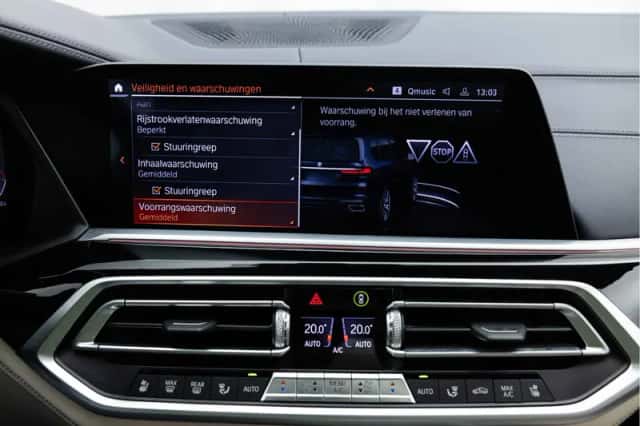 BMW X7 (2019) thumbnail 51