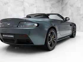 Aston Martin V8 Vantage (2015) thumbnail 4