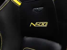 Aston Martin V8 Vantage (2015) thumbnail 37
