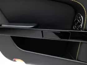 Aston Martin V8 Vantage (2015) thumbnail 42
