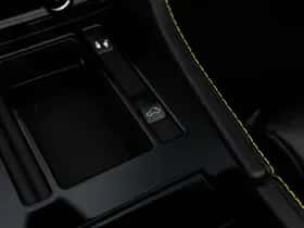 Aston Martin V8 Vantage (2015) thumbnail 61