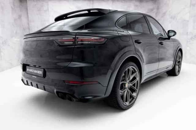 Porsche Cayenne (2023) thumbnail 2