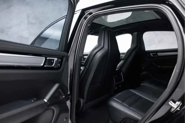 Porsche Cayenne (2023) thumbnail 11