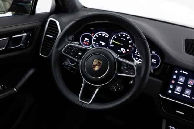 Porsche Cayenne (2023) thumbnail 20
