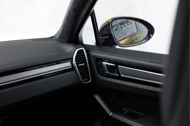 Porsche Cayenne (2023) thumbnail 23
