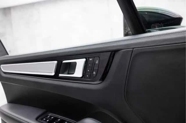 Porsche Cayenne (2023) thumbnail 25