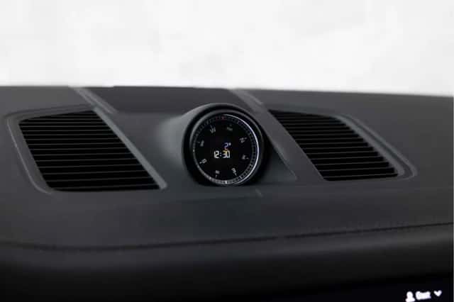 Porsche Cayenne (2023) thumbnail 34