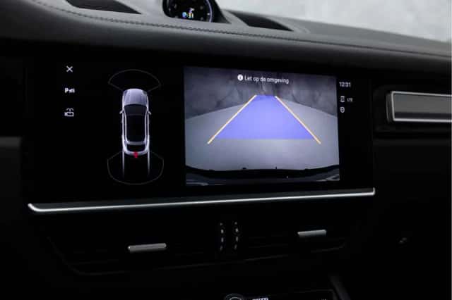 Porsche Cayenne (2023) thumbnail 36