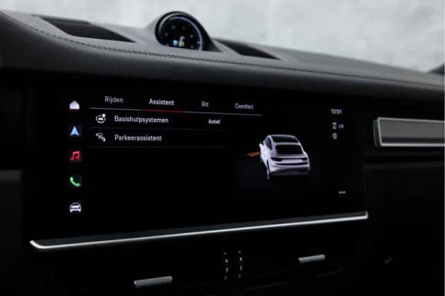 Porsche Cayenne (2023) thumbnail 38