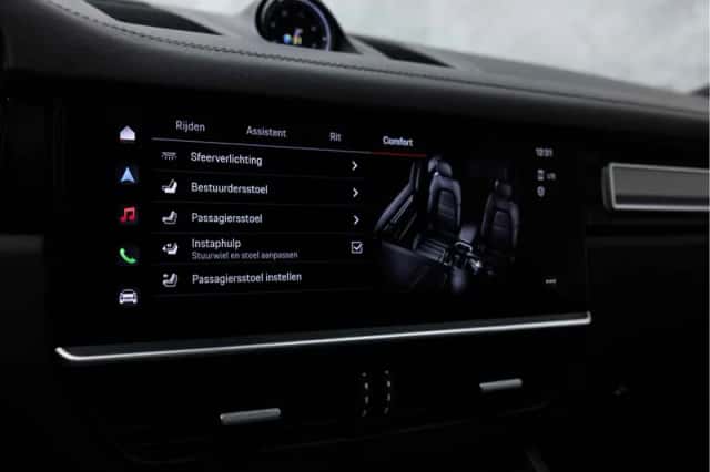 Porsche Cayenne (2023) thumbnail 39