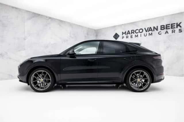 Porsche Cayenne (2023) thumbnail 5