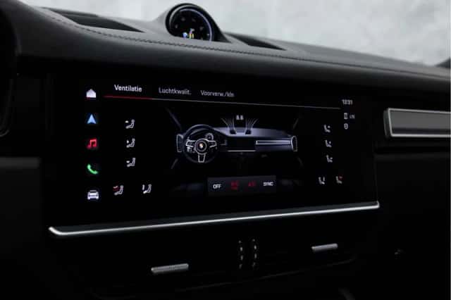 Porsche Cayenne (2023) thumbnail 41