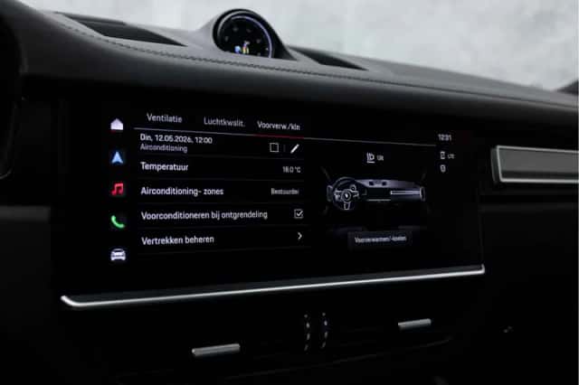 Porsche Cayenne (2023) thumbnail 42
