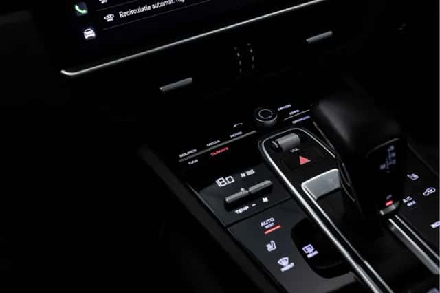 Porsche Cayenne (2023) thumbnail 44