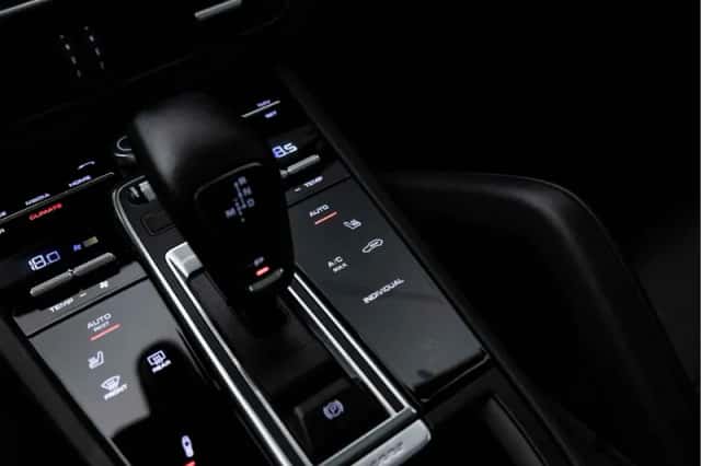 Porsche Cayenne (2023) thumbnail 45