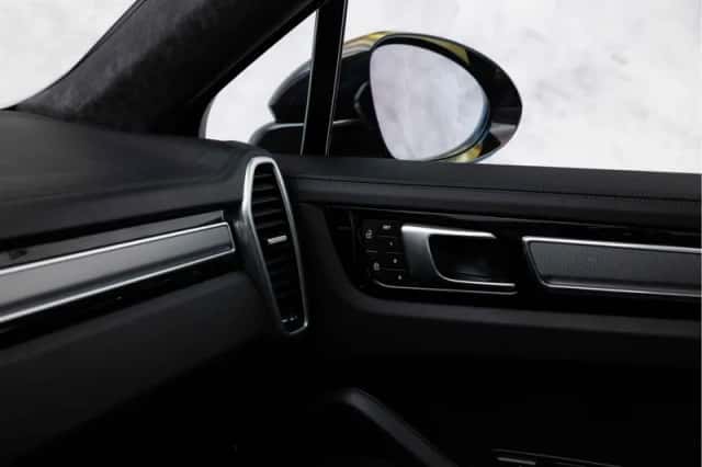 Porsche Cayenne (2023) thumbnail 48