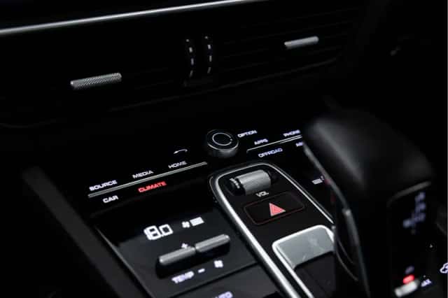 Porsche Cayenne (2023) thumbnail 49