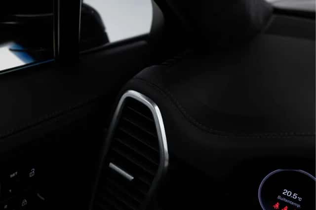 Porsche Cayenne (2023) thumbnail 51