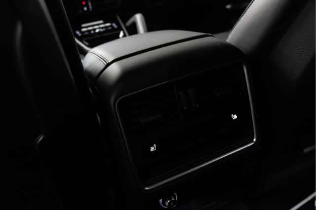 Porsche Cayenne (2024) thumbnail 24