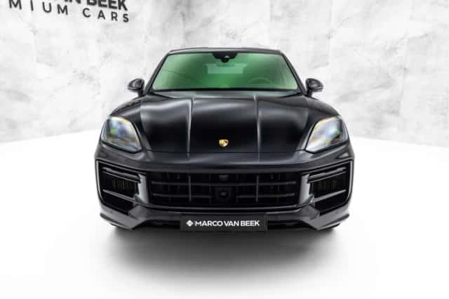 Porsche Cayenne (2024) thumbnail 8