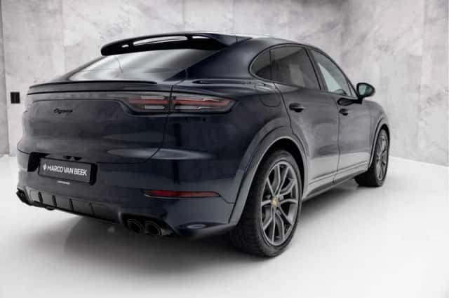 Porsche Cayenne (2022) thumbnail 2