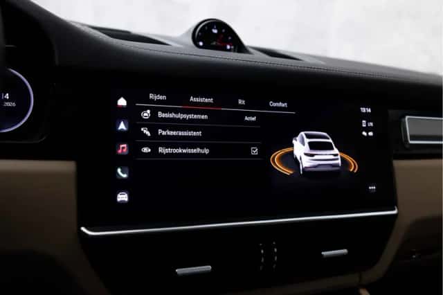 Porsche Cayenne (2022) thumbnail 44