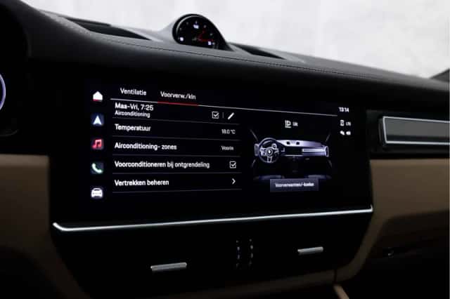 Porsche Cayenne (2022) thumbnail 48