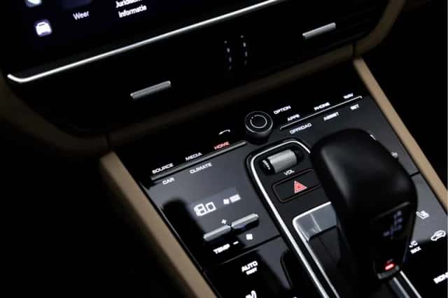 Porsche Cayenne (2022) thumbnail 51