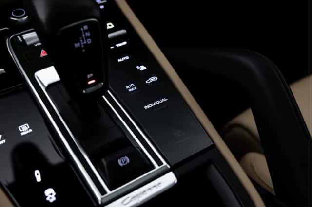 Porsche Cayenne (2022) thumbnail 53