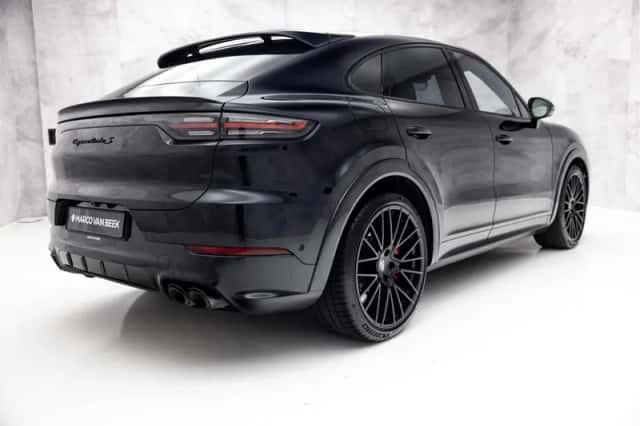 Porsche Cayenne (2021) thumbnail 2