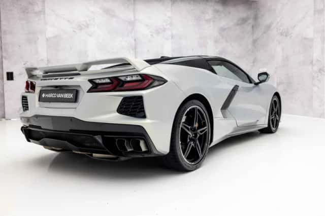 Chevrolet Corvette (2021) thumbnail 4