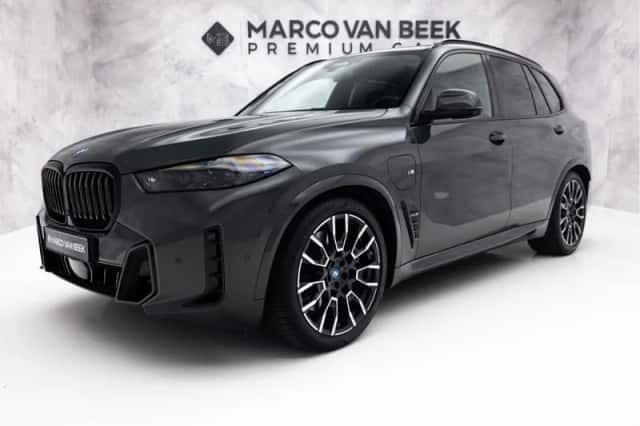 BMW X5 (2023) thumbnail 1