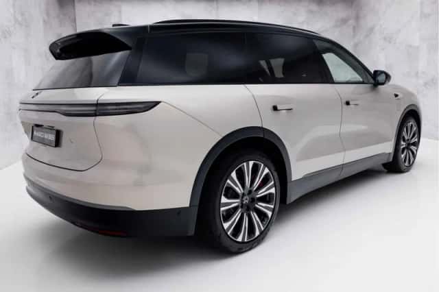 NIO EL8 NIO EL8 (2025) thumbnail 2