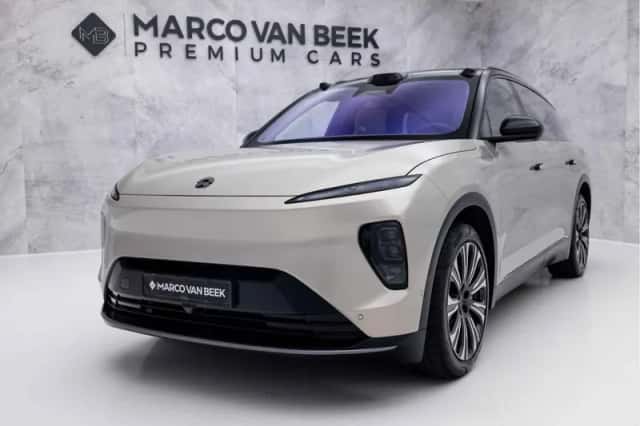 NIO EL8 NIO EL8 (2025) thumbnail 4